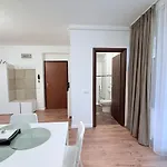 Olive I At Groundfloor With Balcony בוקרשט