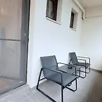 Olive I At Groundfloor With Balcony דירה
