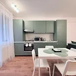 דירה Olive I At Groundfloor With Balcony