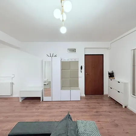 Olive I At Groundfloor With Balcony בוקרשט