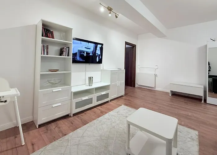 Olive I At Groundfloor With Balcony * Bucharest