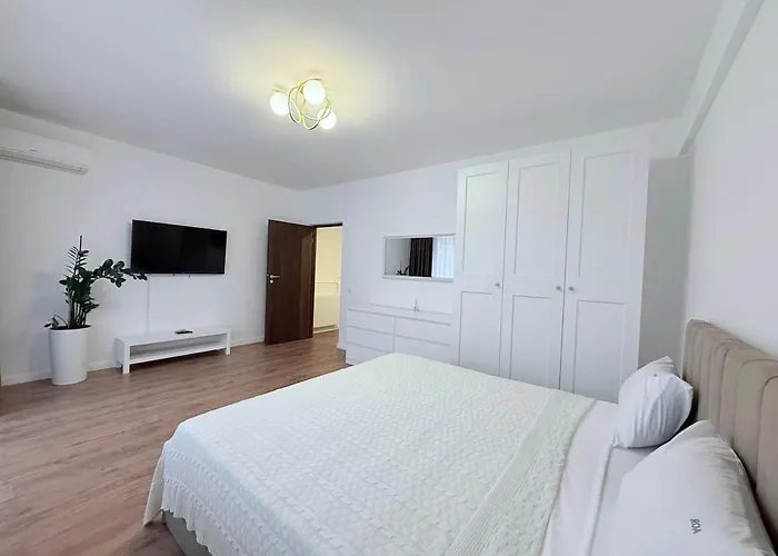 Olive I At Groundfloor With Balcony *