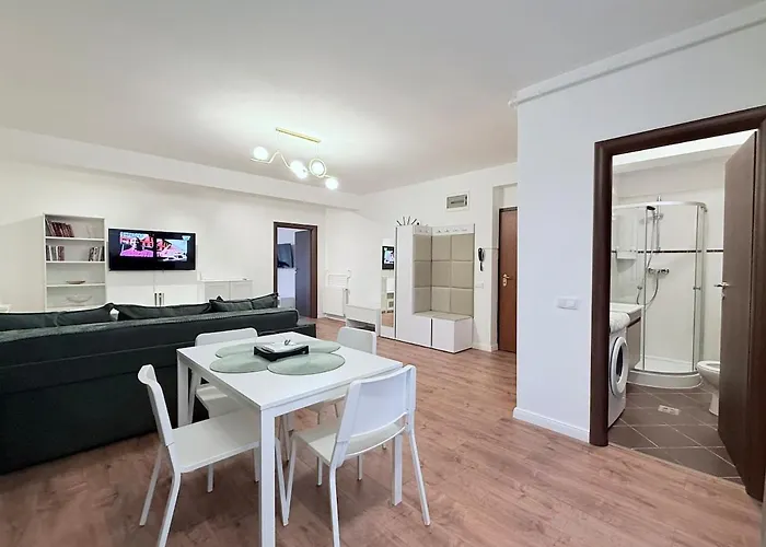 Olive I At Groundfloor With Balcony Apartment *
