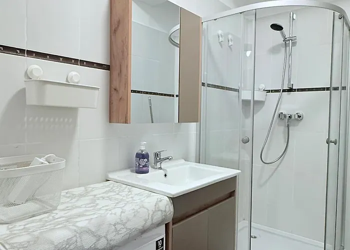 Olive I At Groundfloor With Balcony Apartment