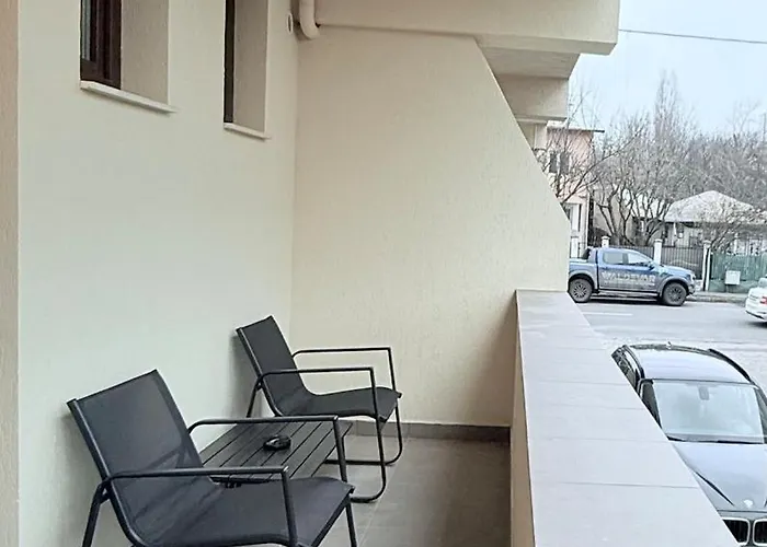 Olive I At Groundfloor With Balcony *