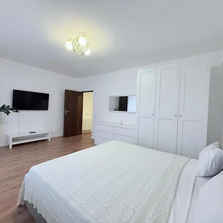Olive I At Groundfloor With Balcony *